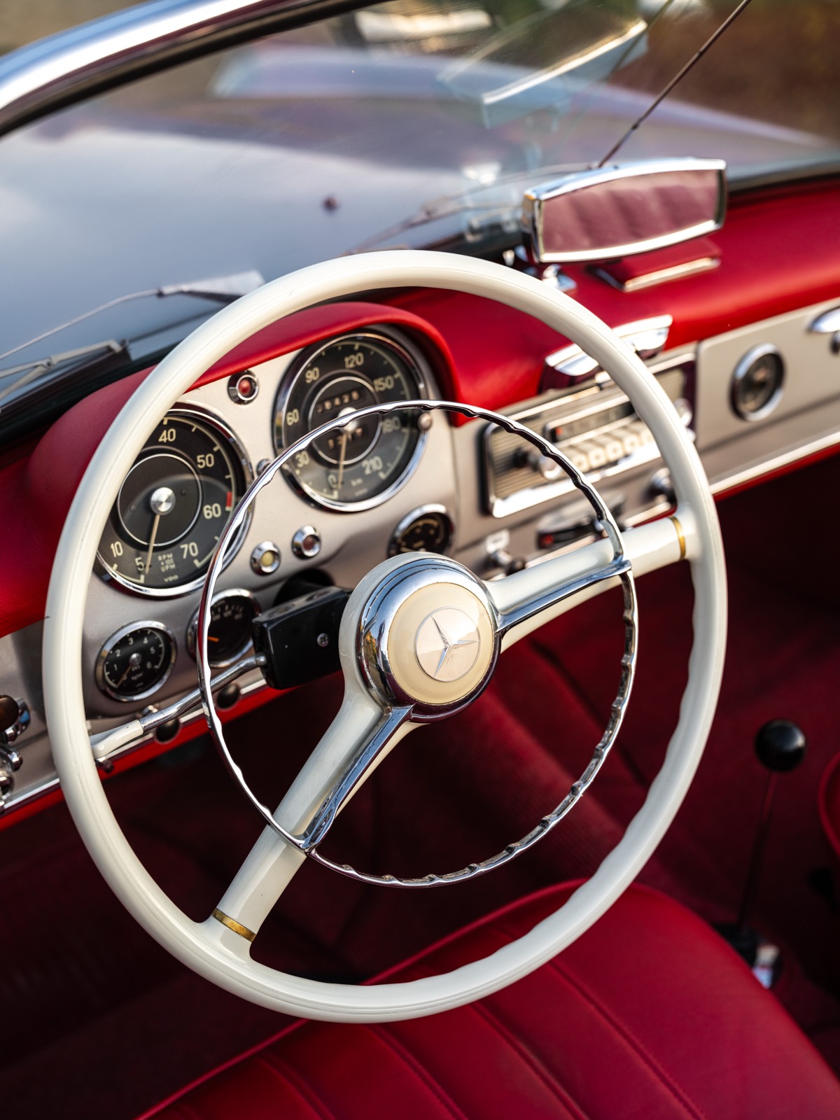 Ivory steering wheel and chrome dashboard of the 1959 Mercedes 190 SL